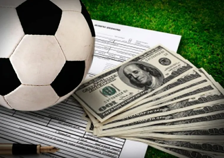 Kỹ Thuật Kiểm Soát Bóng Bằng Ngực Và Đùi Trong Bóng Đá