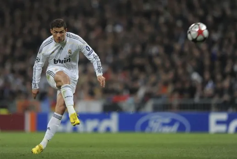 Tìm Hiểu Kỹ Thuật Rê Bóng Như Ronaldo: Tư Duy Chiến Thuật Và Cách Luyện Tập